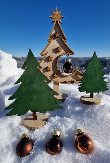 Holz-Deko Set "Winterzauber" - 4-tlg. Holz-Deko Set "Winterzauber" - 4-tlg. Weihnachtsbäume aus Holz mit Sternen & echtglas Kugel