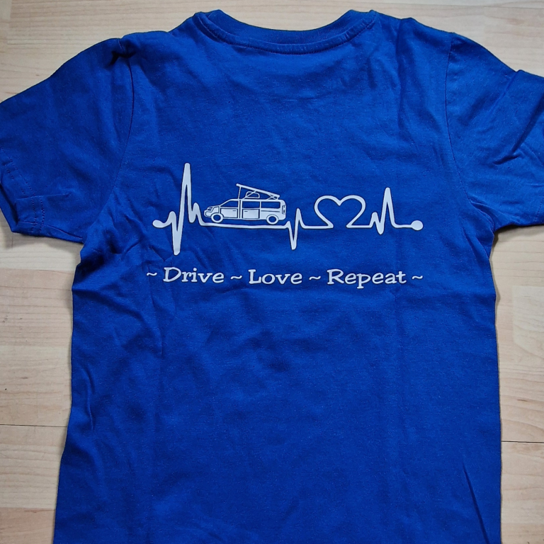 Kinder Camping T-Shirt mit Wohnmobil Herzschlag Motiv Drive Love Repeat Kinder Camping T-Shirt mit Wohnmobil Herzschlag Motiv Drive Love Repeat